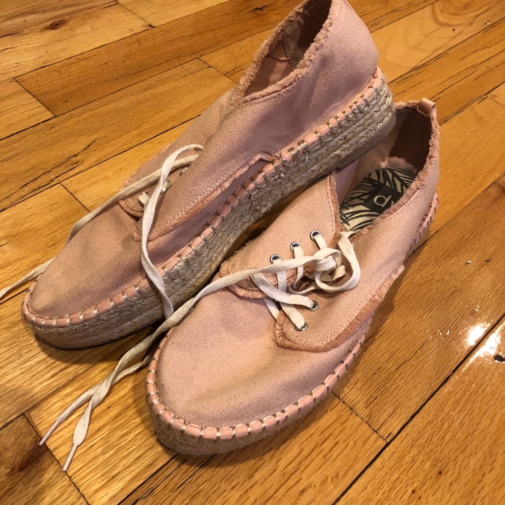 DV Canvas Shoe